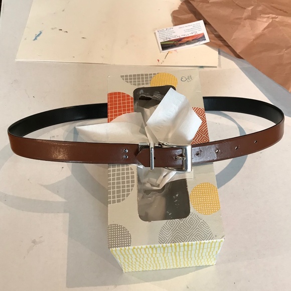 Anne Klein reversible black / brown leather belt, 32 - 36” - Picture 5 of 6